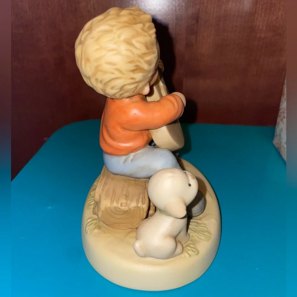 🎸New Memories of Yesterday Charming Figurine of Boy with Guitar and Dog - Picture 4 of 6